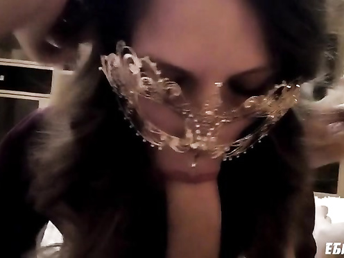 Чувствуя себя виновной перед парнем, решила отсосать ему