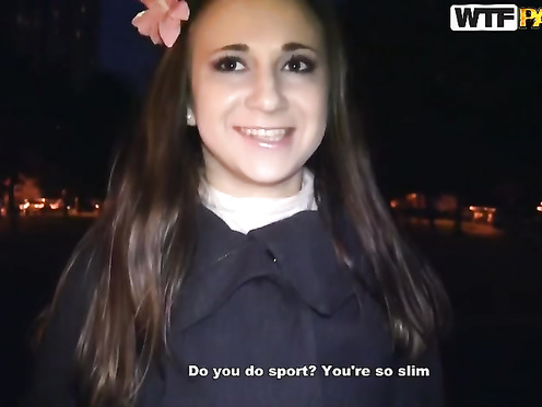 Пикаперы затащили девочку на крышу для групповухи