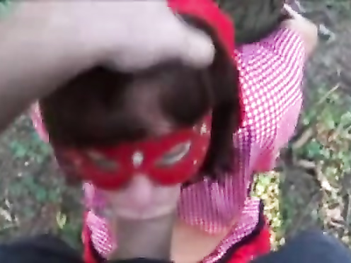 Встретил в лесу Красную Шапку, которая любит большие головки