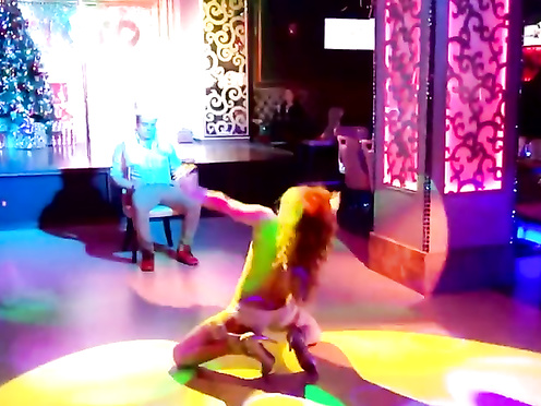 Новогодний стриптиз снегурочки