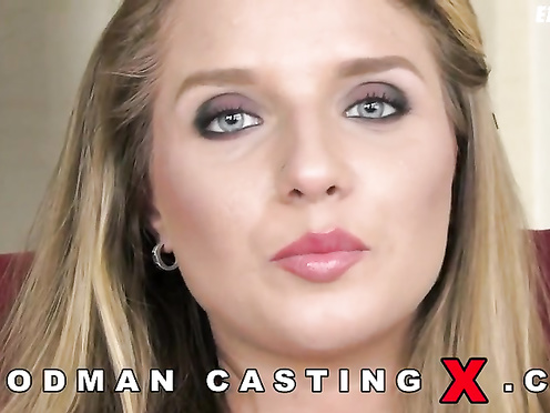 София с волосатой киской позирует у Вудмана