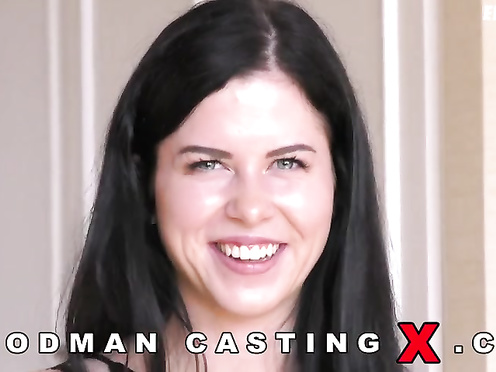 Голубоглазая модель приехала к Вудману