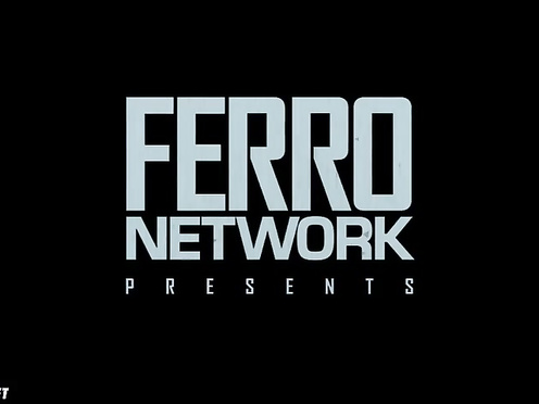 Шлюшка в чулках ублажает себя игрушкой