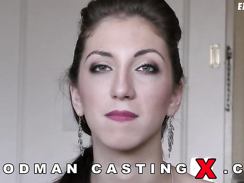 Спортсменка показывает себя Вудману