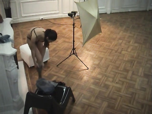 Ира разделась до трусиков на фотосессии