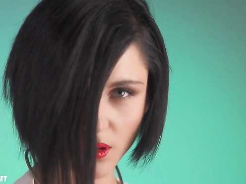 Кристина представила тело в эротичном боди